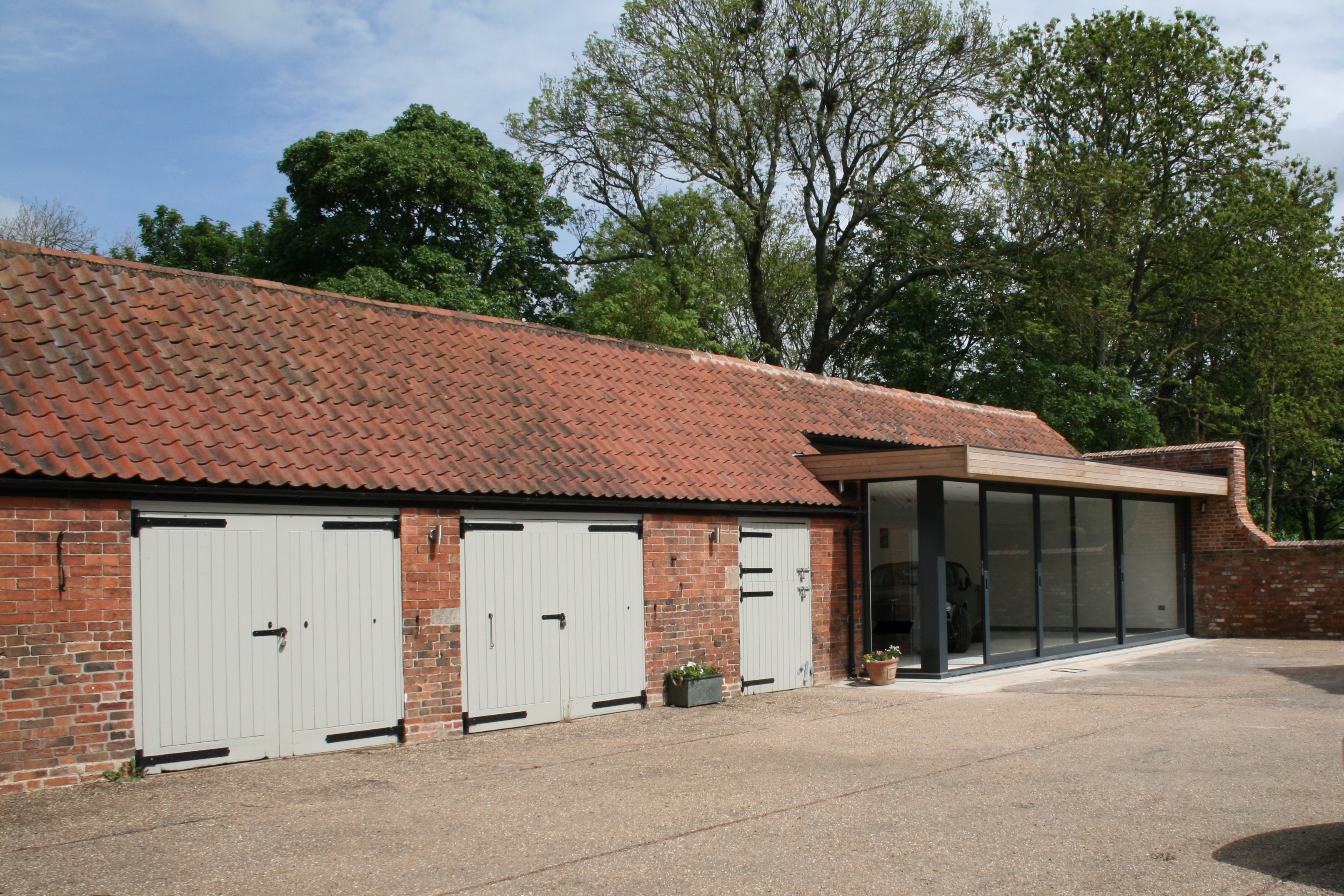 STABLE GARAGE COMPLETE